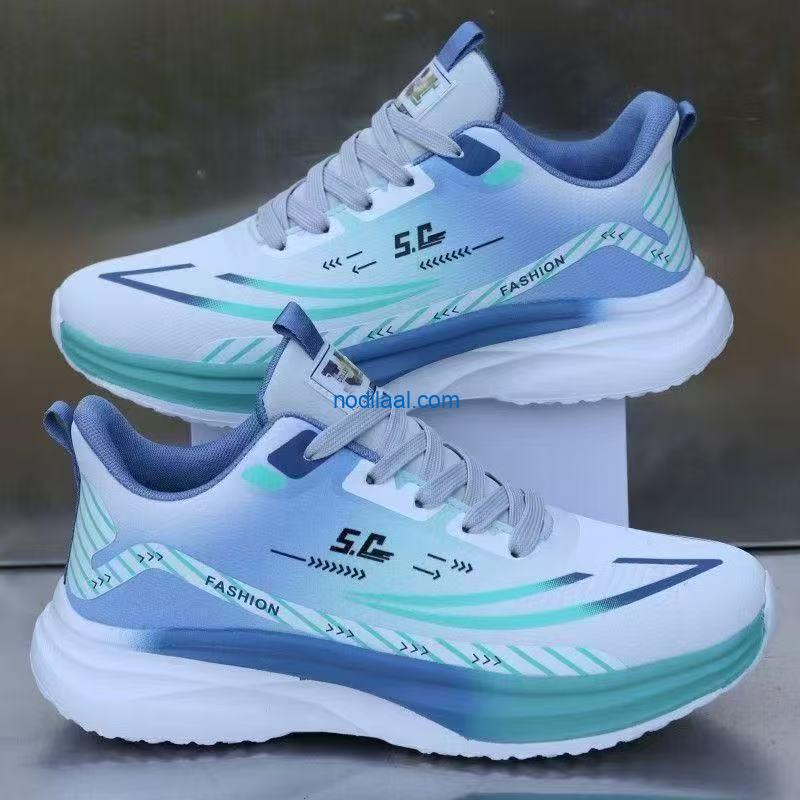 Sports shoes